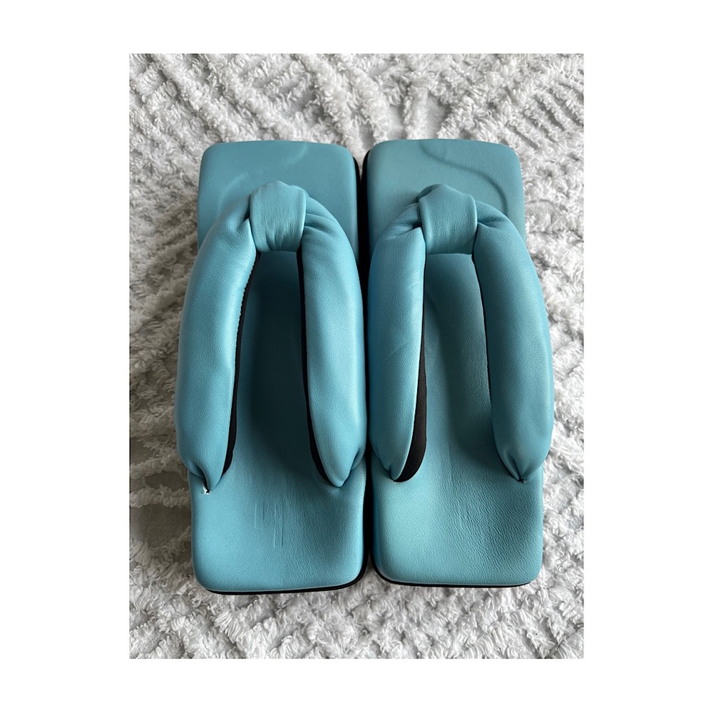 Sinobi Lambskin Leather blue flip flops size 7